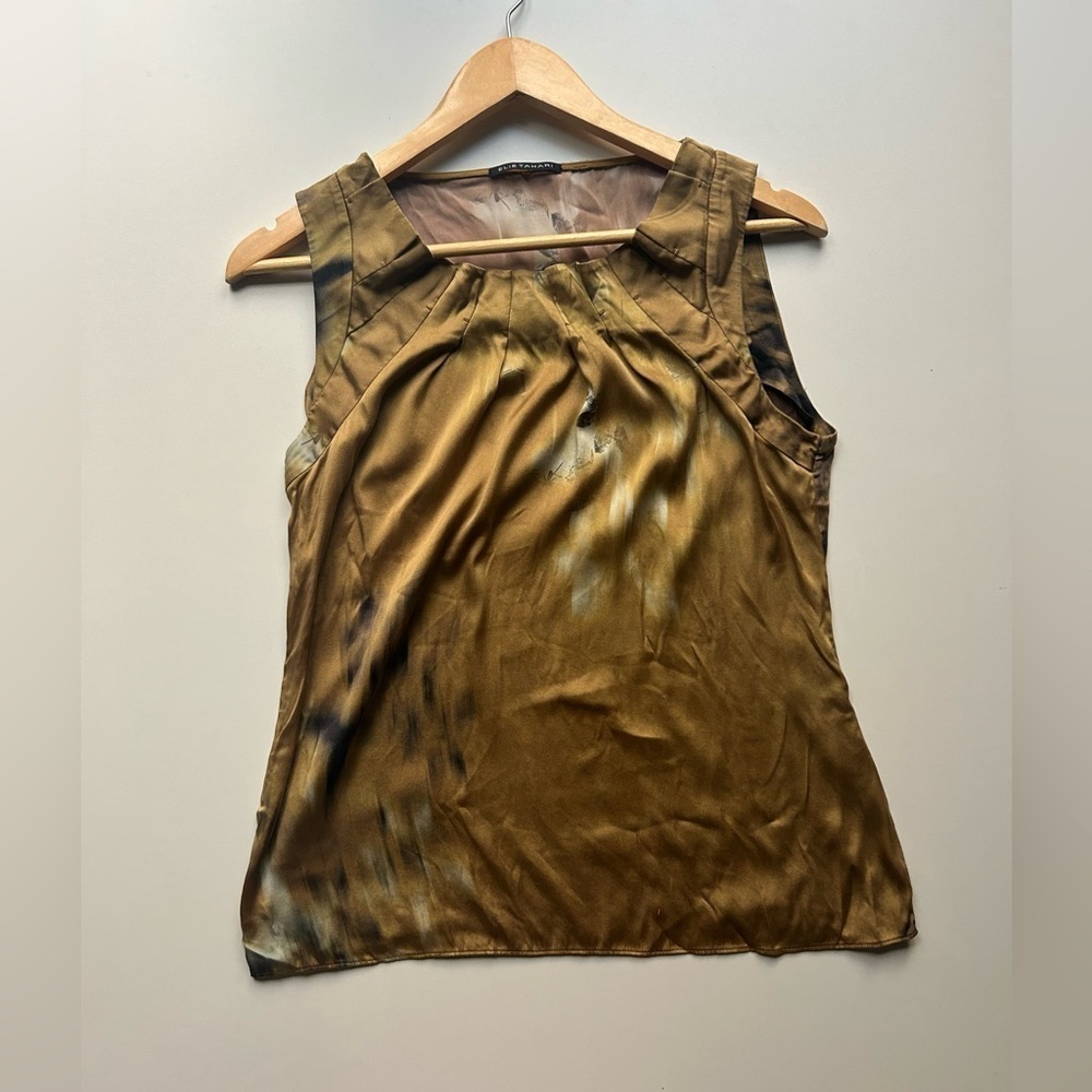 Elie Tahari Silk Gold Digital Floral Printed
Sleeveless Top medium blouse